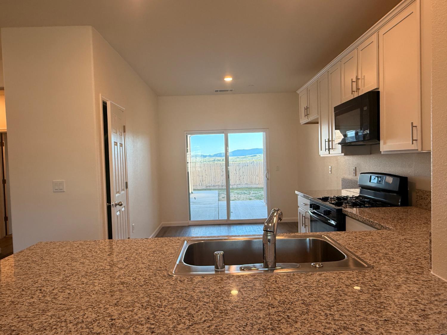 1105 E Orange St, Avenal, CA 93204