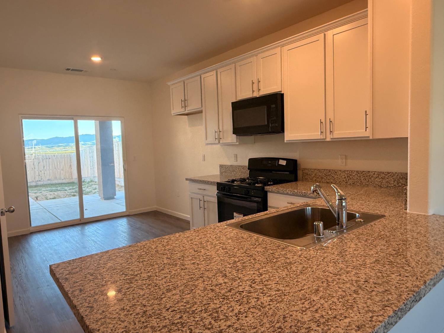 1105 E Orange St, Avenal, CA 93204