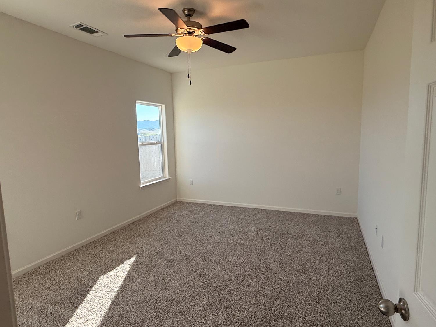 1105 E Orange St, Avenal, CA 93204