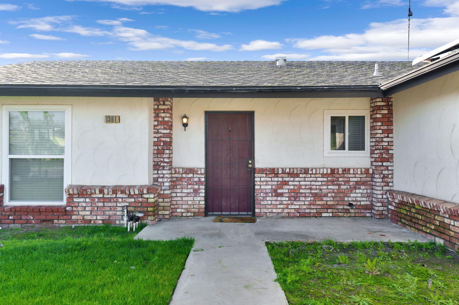 1361 Almond St, Selma, CA 93662