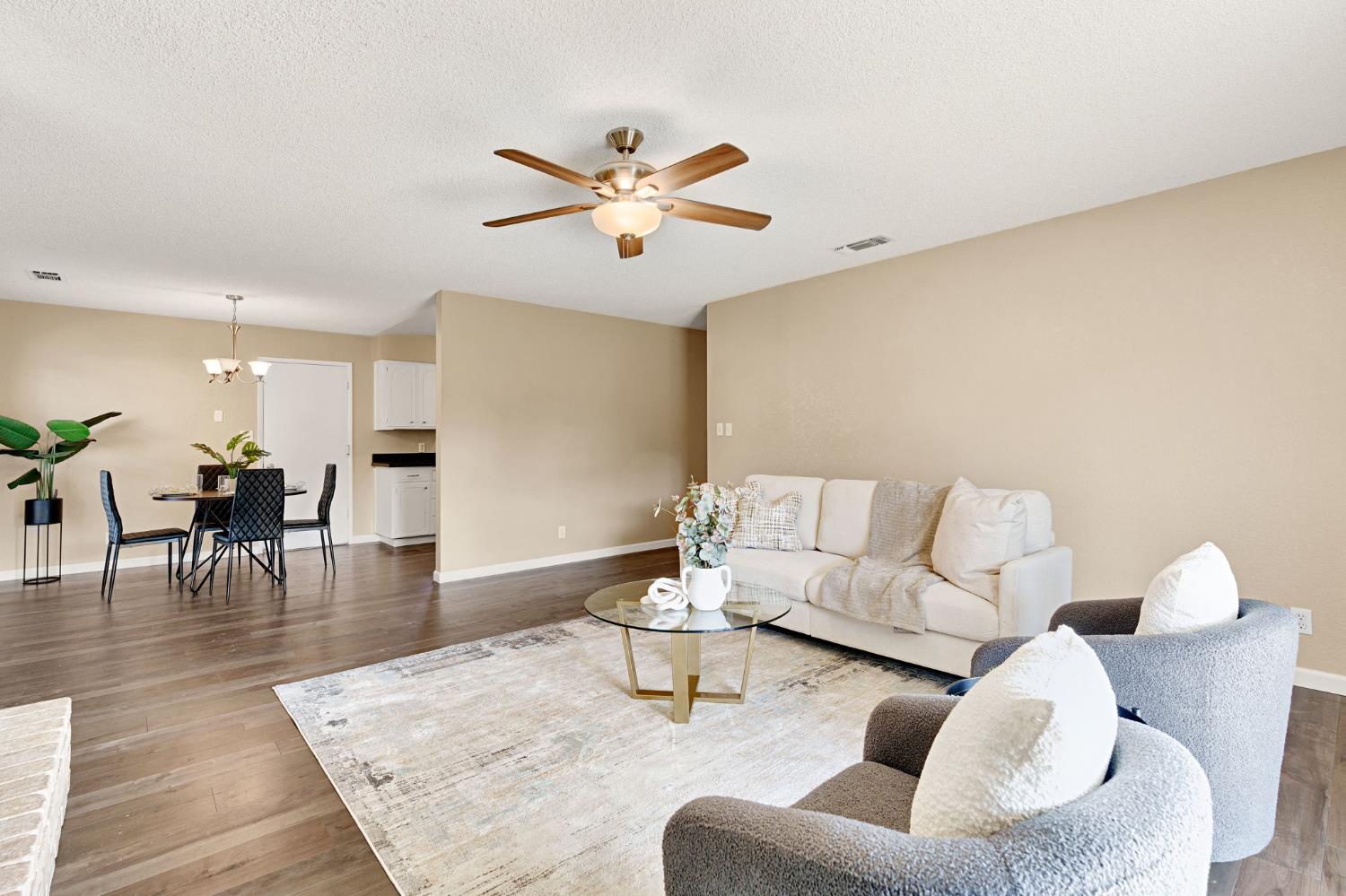 1361 Almond St, Selma, CA 93662