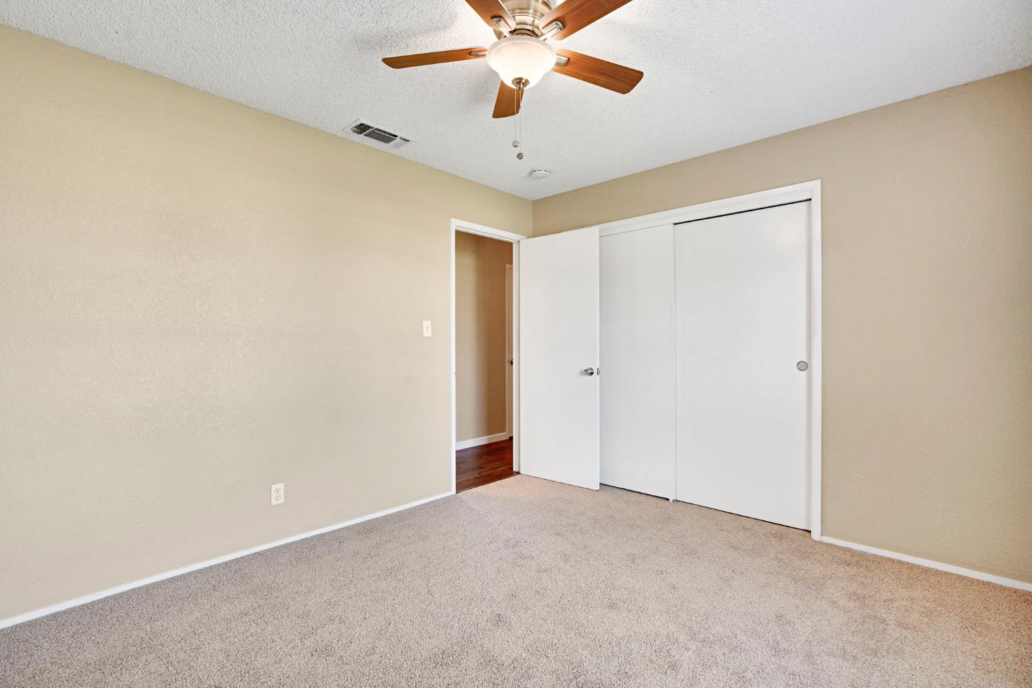 1361 Almond St, Selma, CA 93662