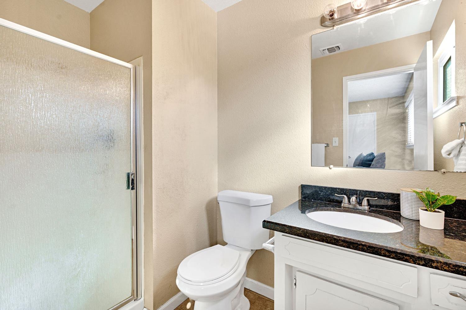 1361 Almond St, Selma, CA 93662