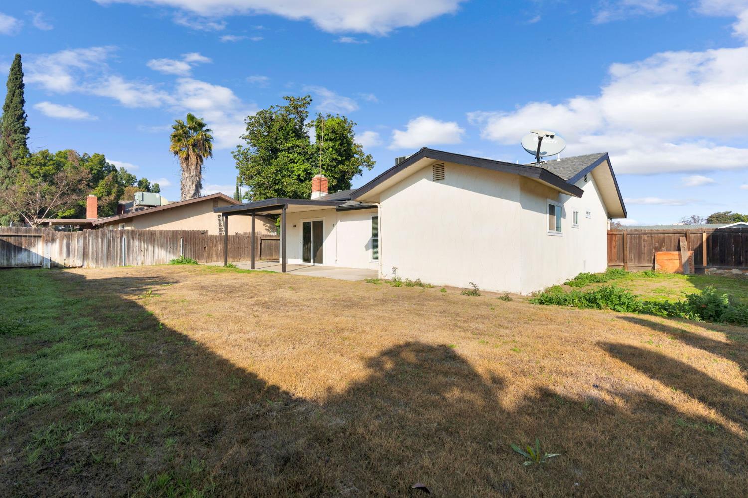 1361 Almond St, Selma, CA 93662