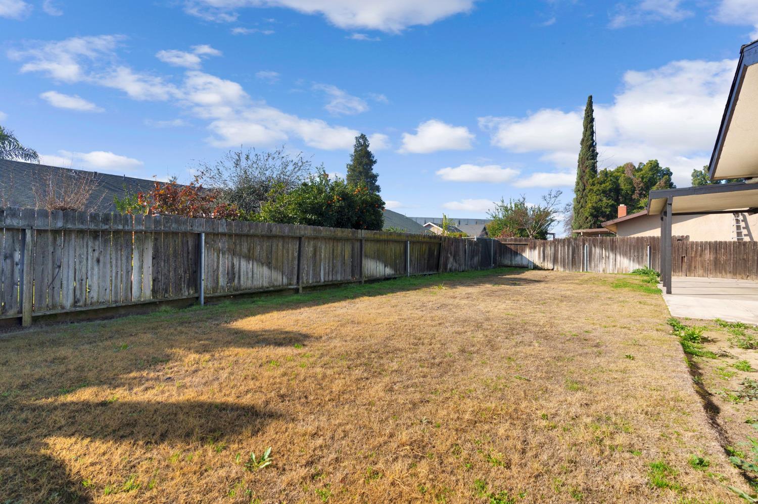 1361 Almond St, Selma, CA 93662