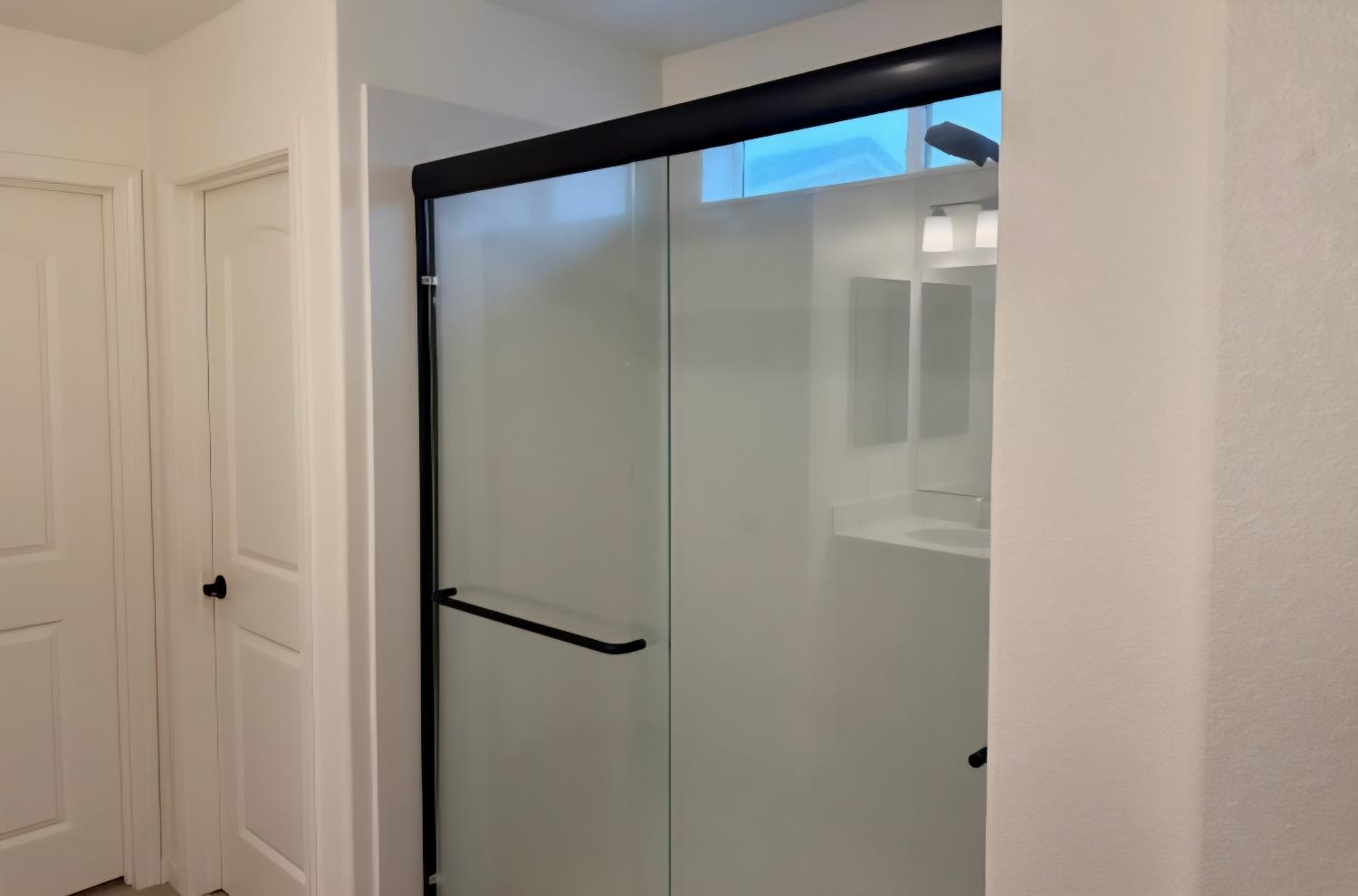 6693 E Nevada Ave, Fresno, CA 93727