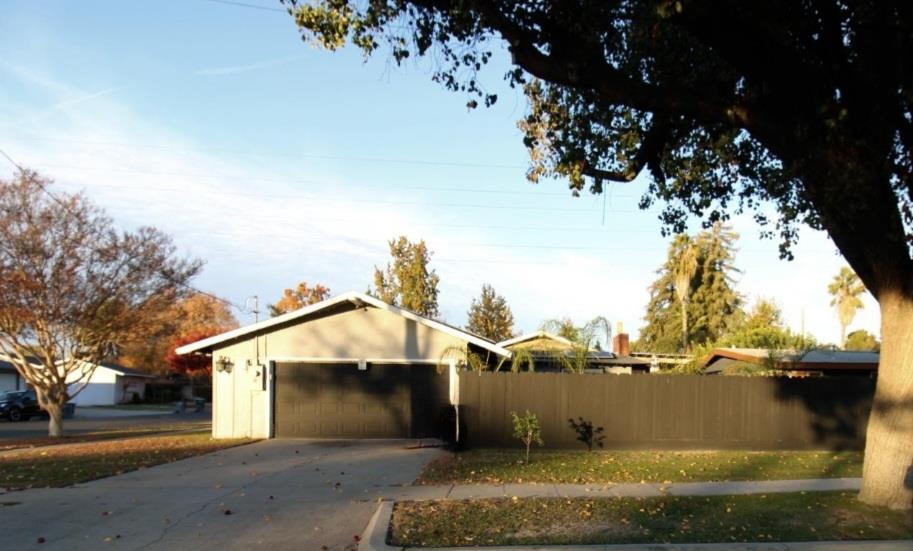 3662 N Angus St, Fresno, CA 93726
