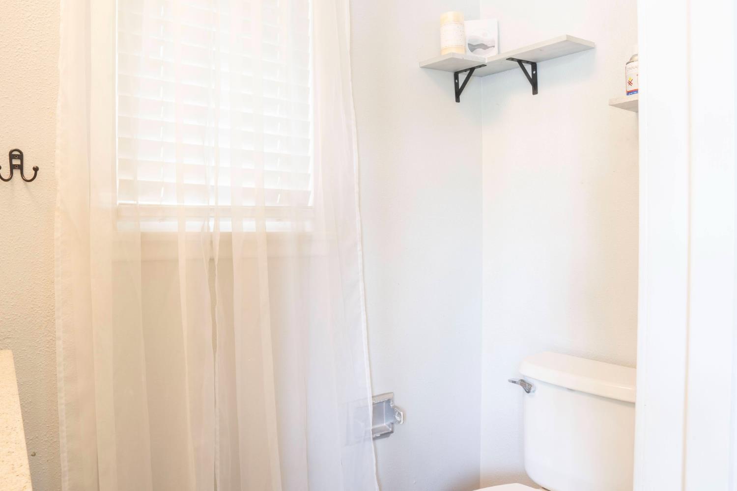 3662 N Angus St, Fresno, CA 93726