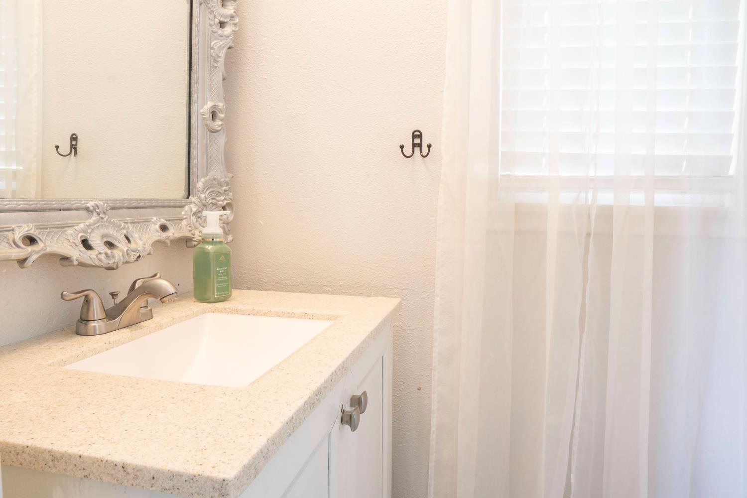 3662 N Angus St, Fresno, CA 93726