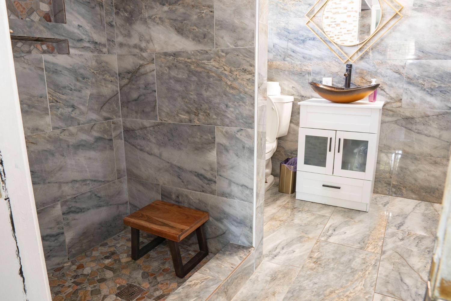 3662 N Angus St, Fresno, CA 93726