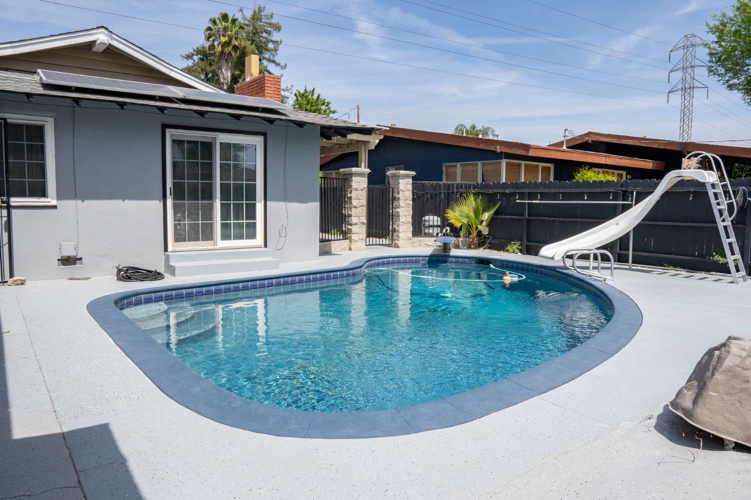 3662 N Angus St, Fresno, CA 93726