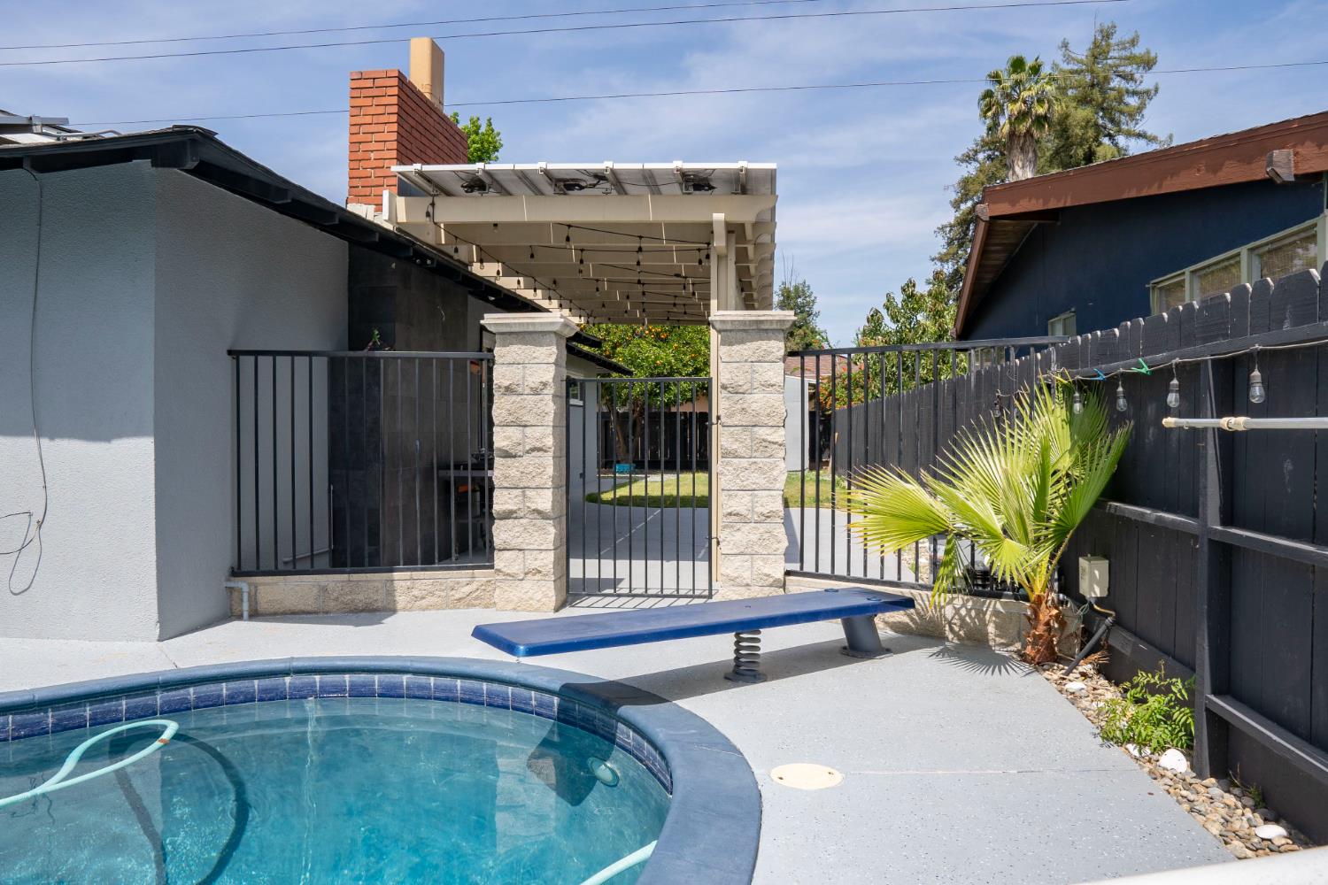 3662 N Angus St, Fresno, CA 93726