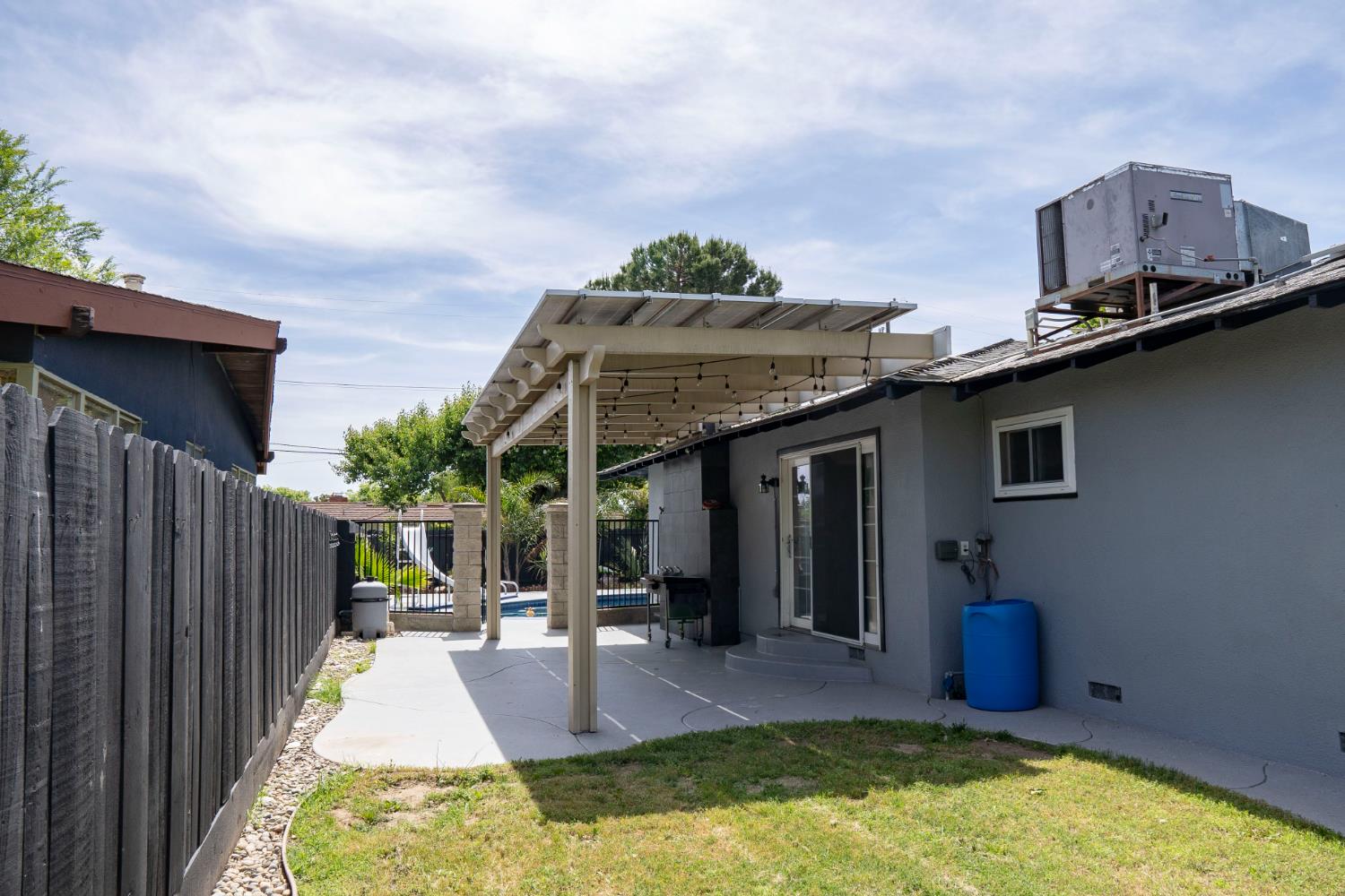 3662 N Angus St, Fresno, CA 93726