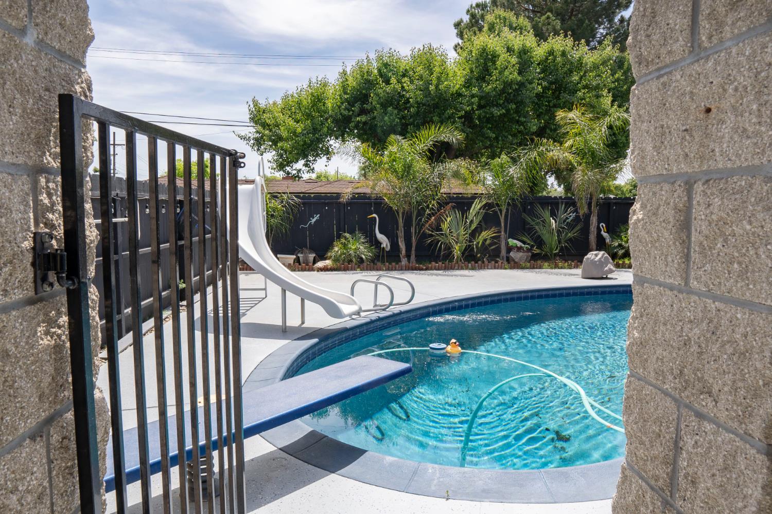 3662 N Angus St, Fresno, CA 93726