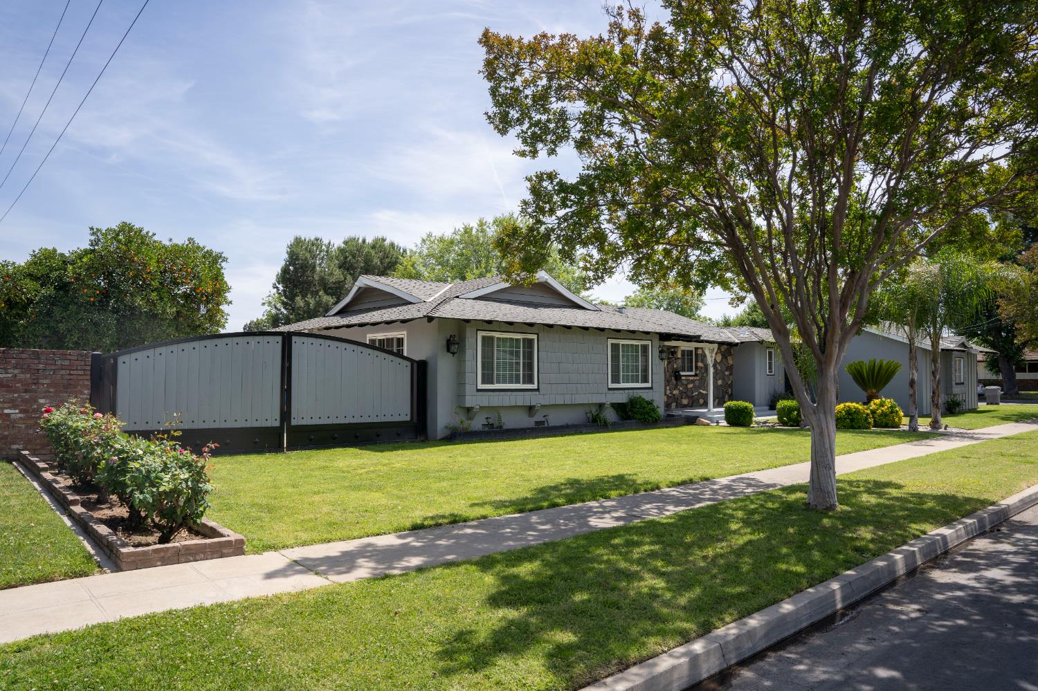 3662 N Angus St, Fresno, CA 93726