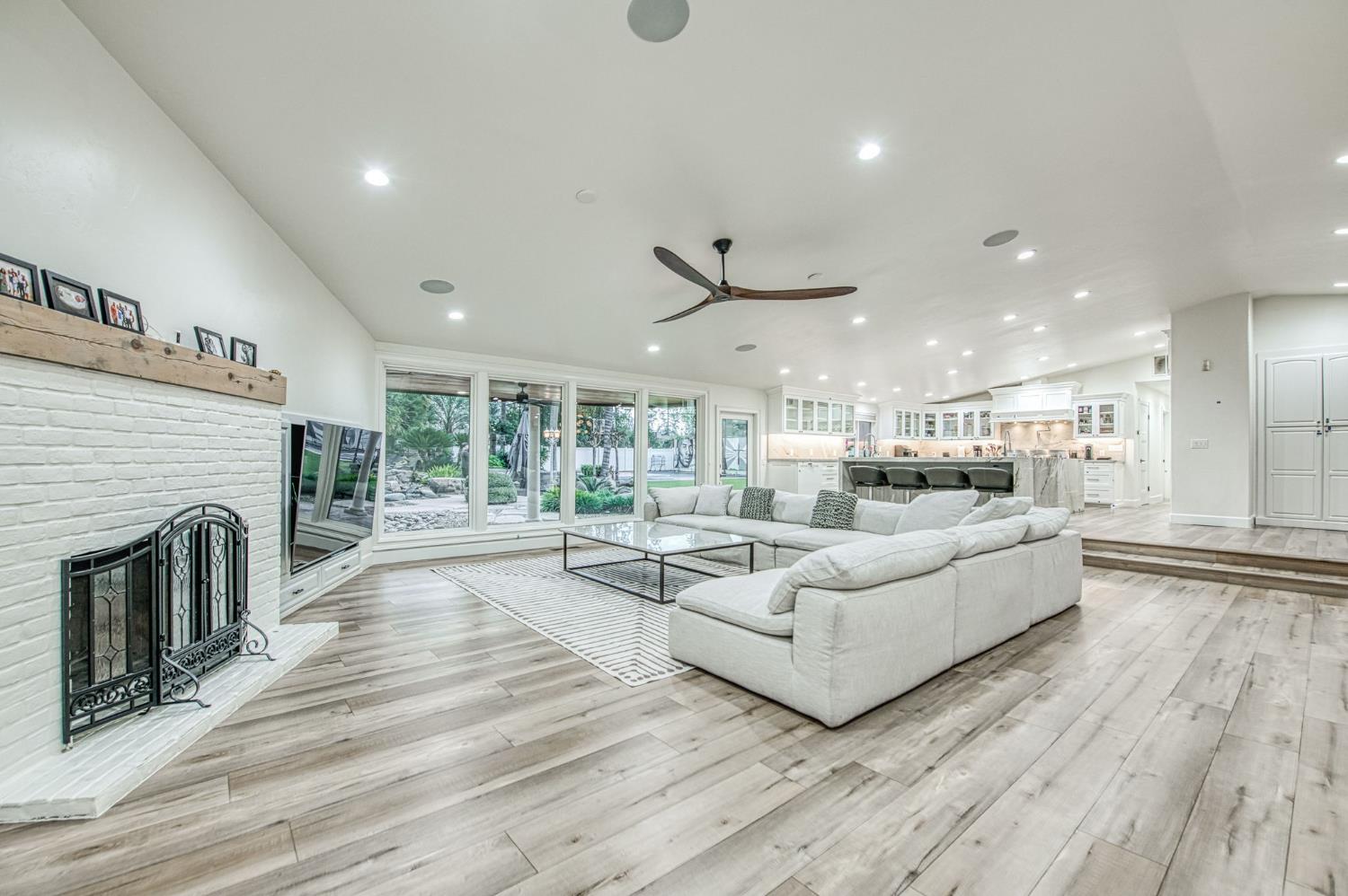 6386 N Forkner Ave, Fresno, CA 93711