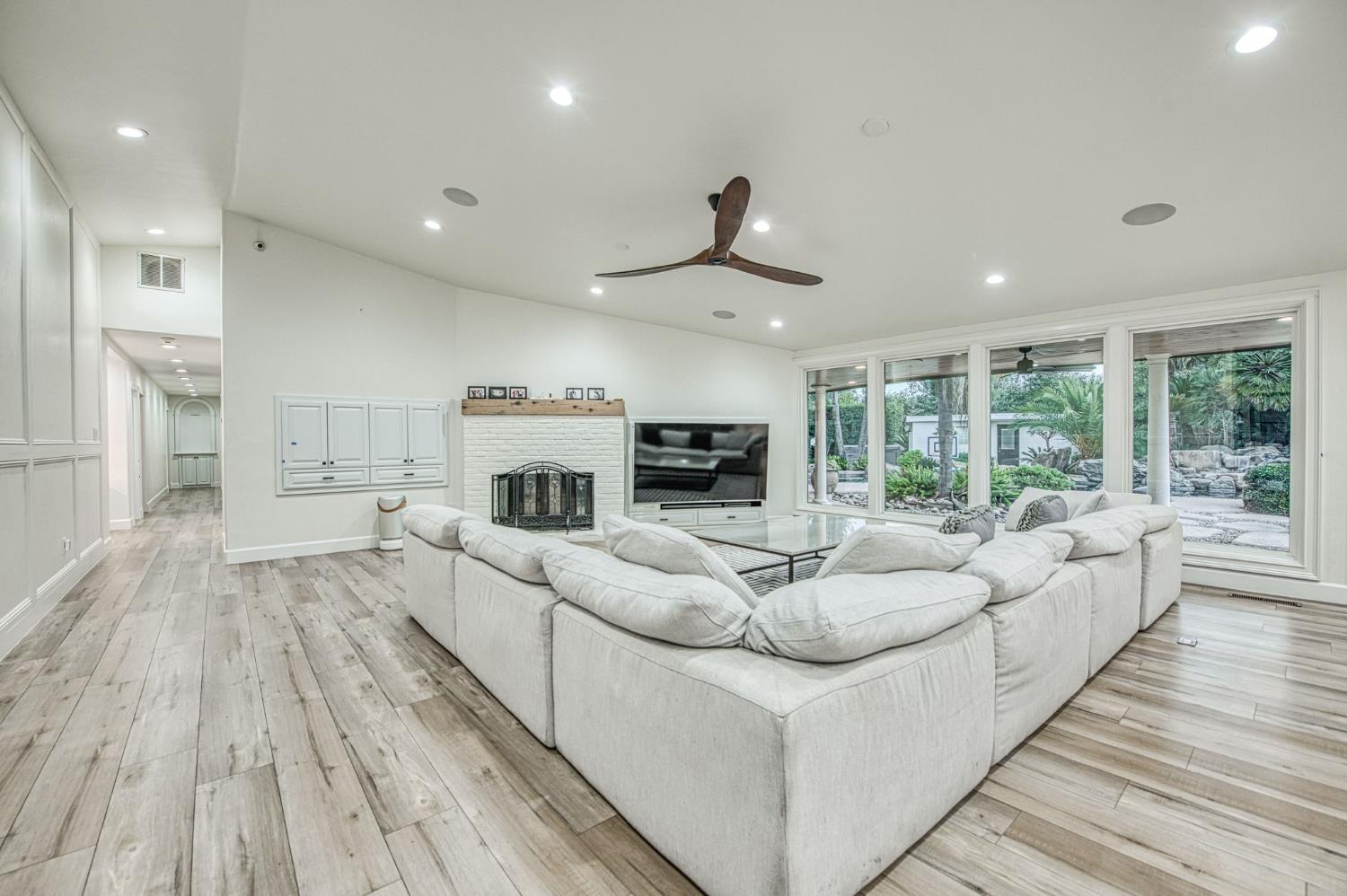 6386 N Forkner Ave, Fresno, CA 93711