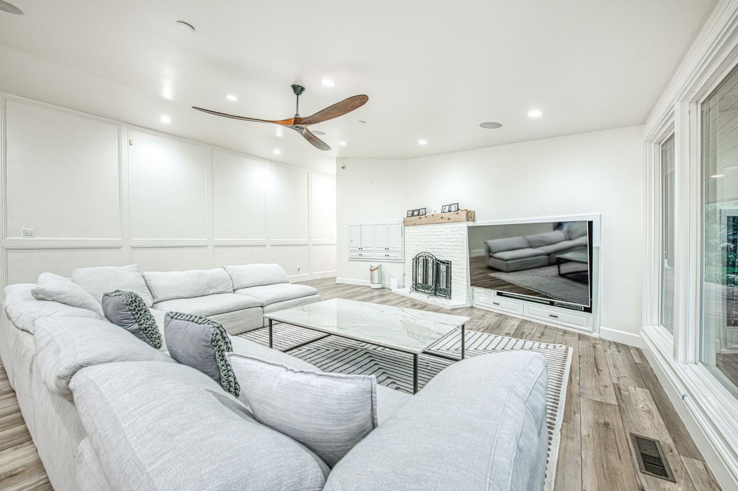 6386 N Forkner Ave, Fresno, CA 93711