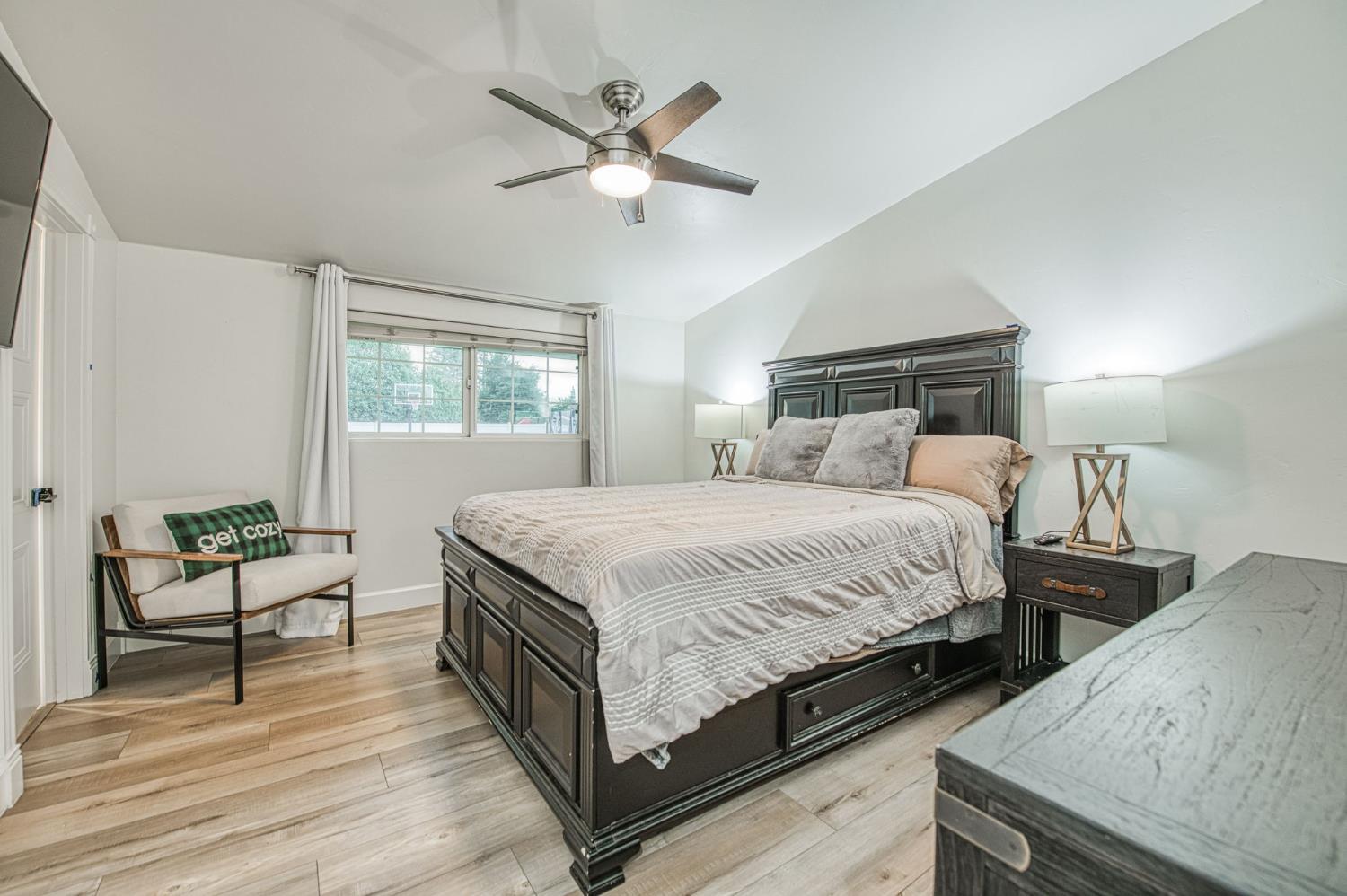 6386 N Forkner Ave, Fresno, CA 93711