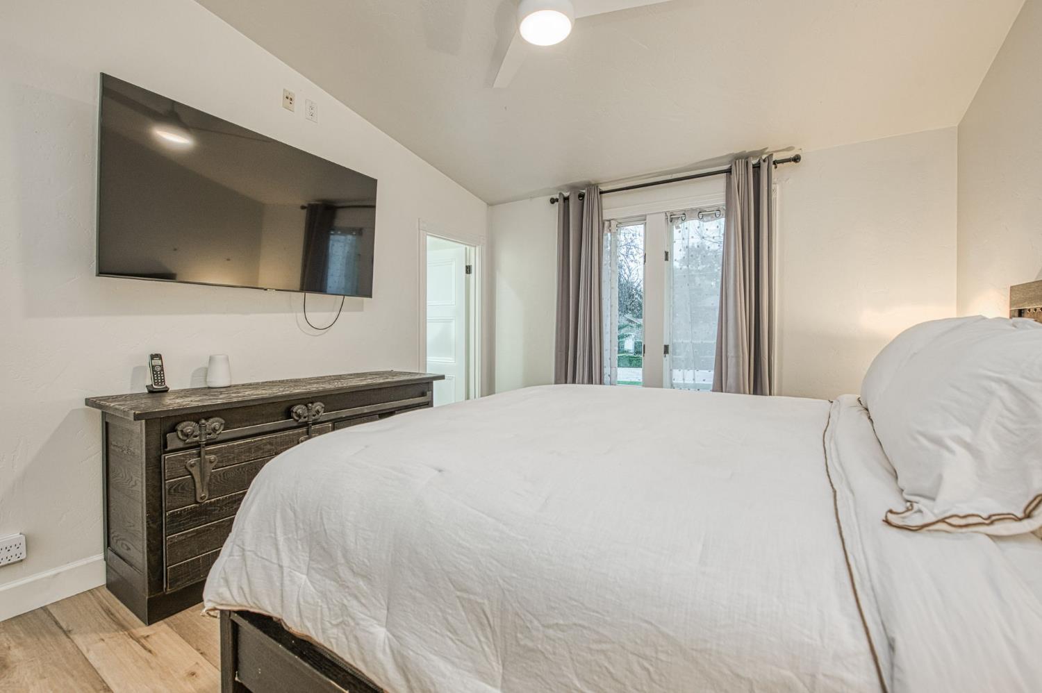 6386 N Forkner Ave, Fresno, CA 93711