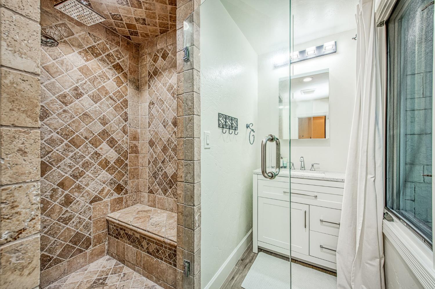 6386 N Forkner Ave, Fresno, CA 93711