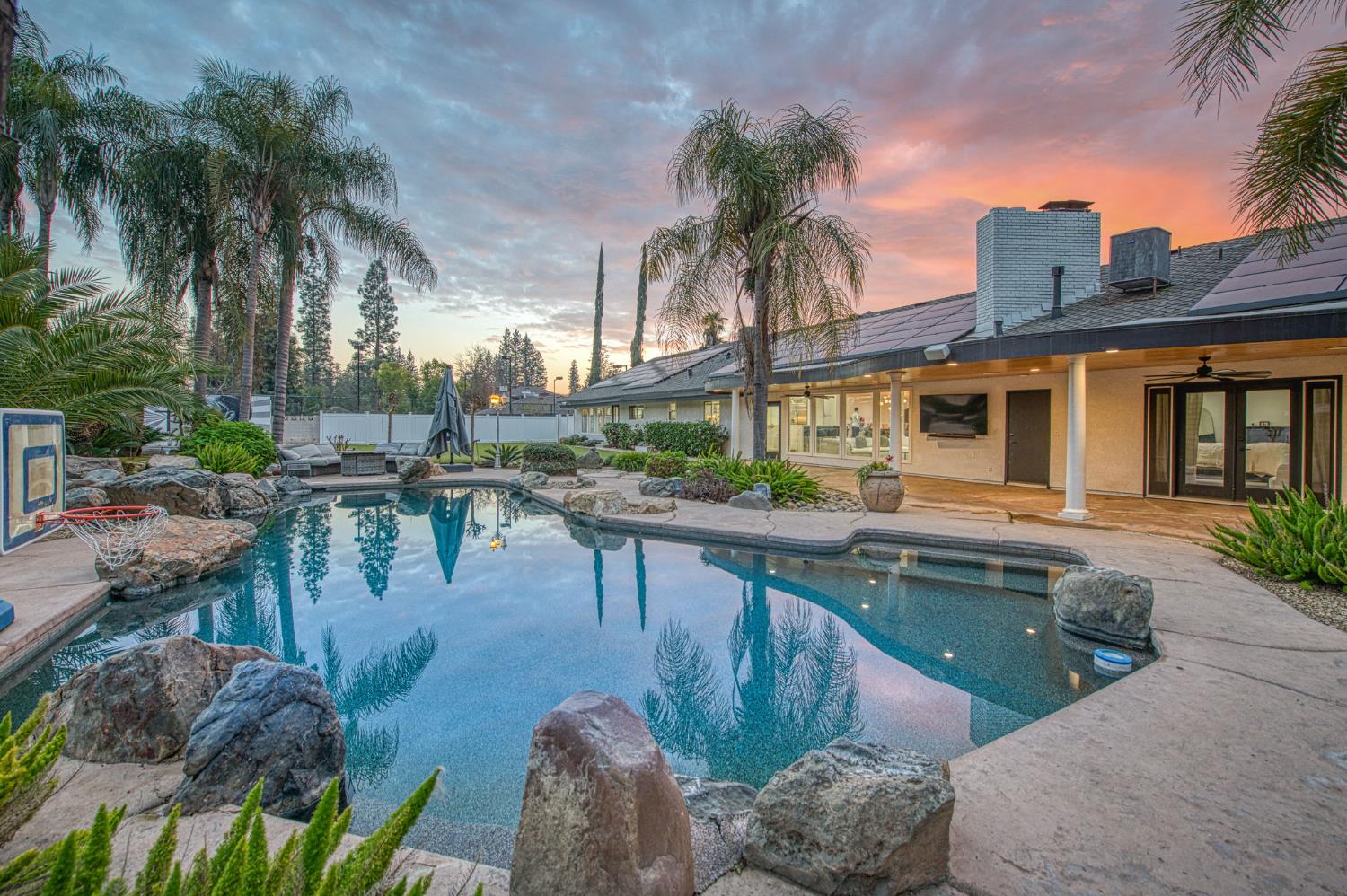 6386 N Forkner Ave, Fresno, CA 93711