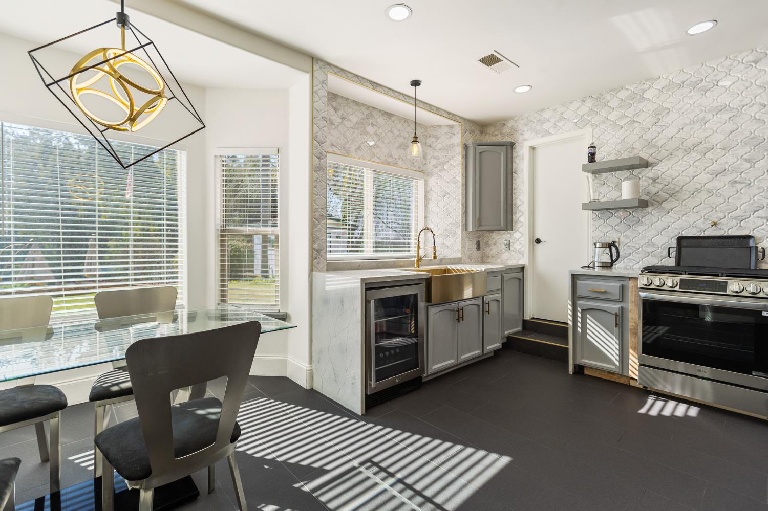 915 S Strathmore Ave #I, Lindsay, CA 93274