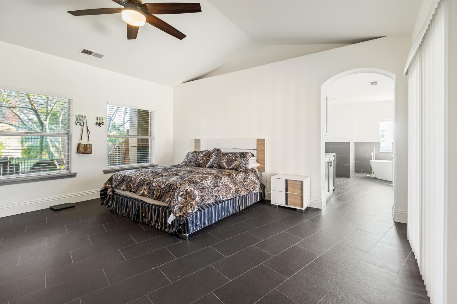 915 S Strathmore Ave #I, Lindsay, CA 93274