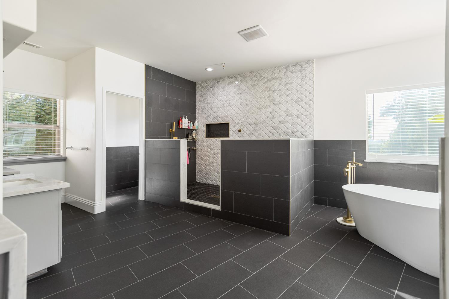 915 S Strathmore Ave #I, Lindsay, CA 93274