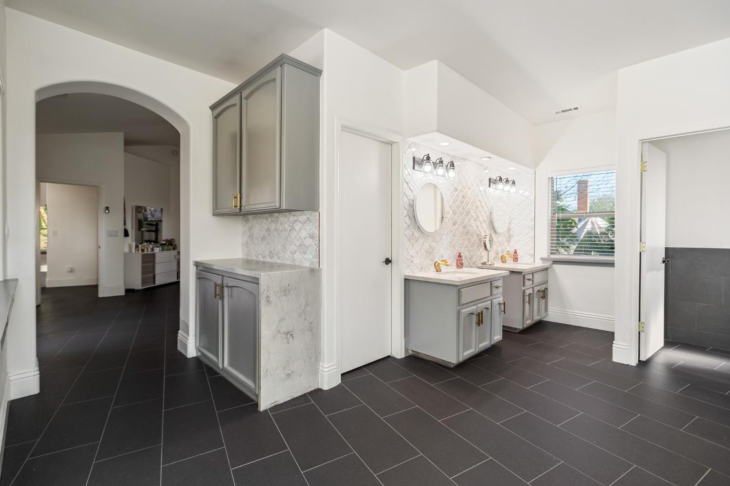 915 S Strathmore Ave #I, Lindsay, CA 93274