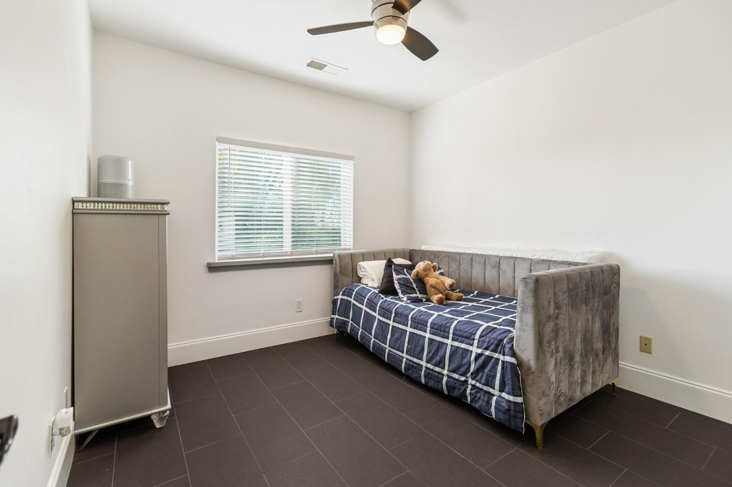 915 S Strathmore Ave #I, Lindsay, CA 93274