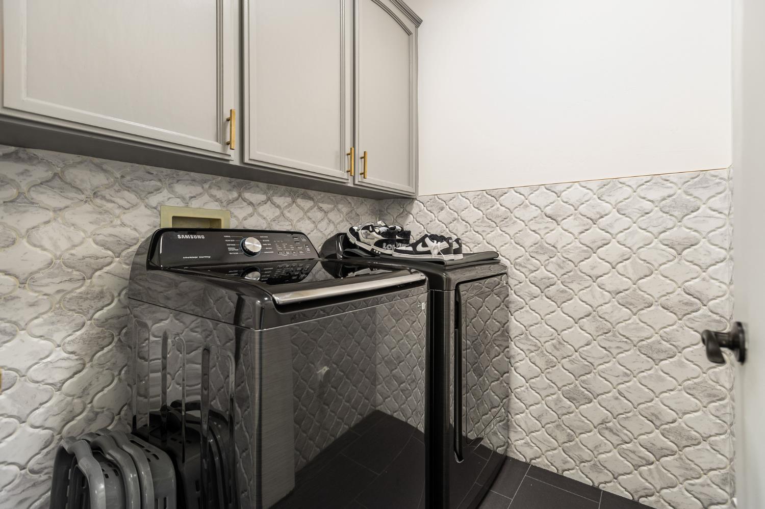 915 S Strathmore Ave #I, Lindsay, CA 93274
