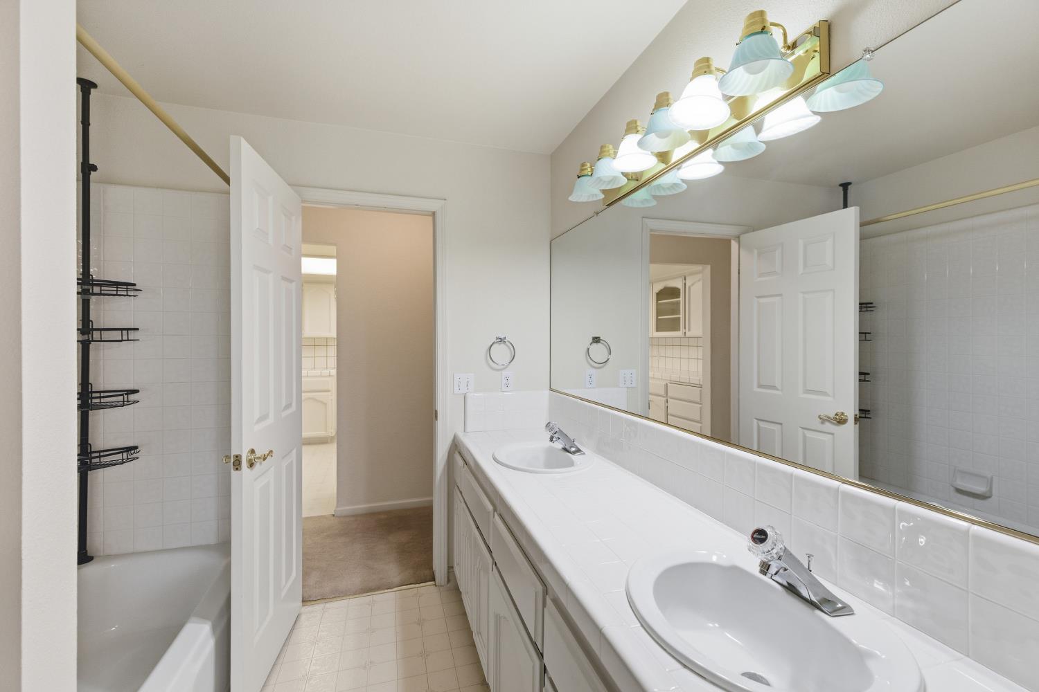 2637 Sandell Ave, Kingsburg, CA 93631