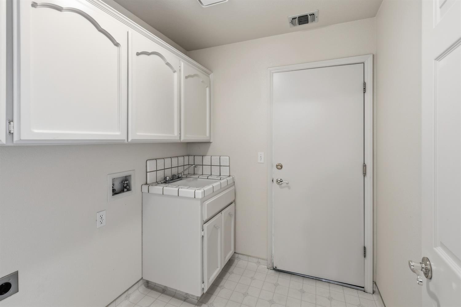 2637 Sandell Ave, Kingsburg, CA 93631