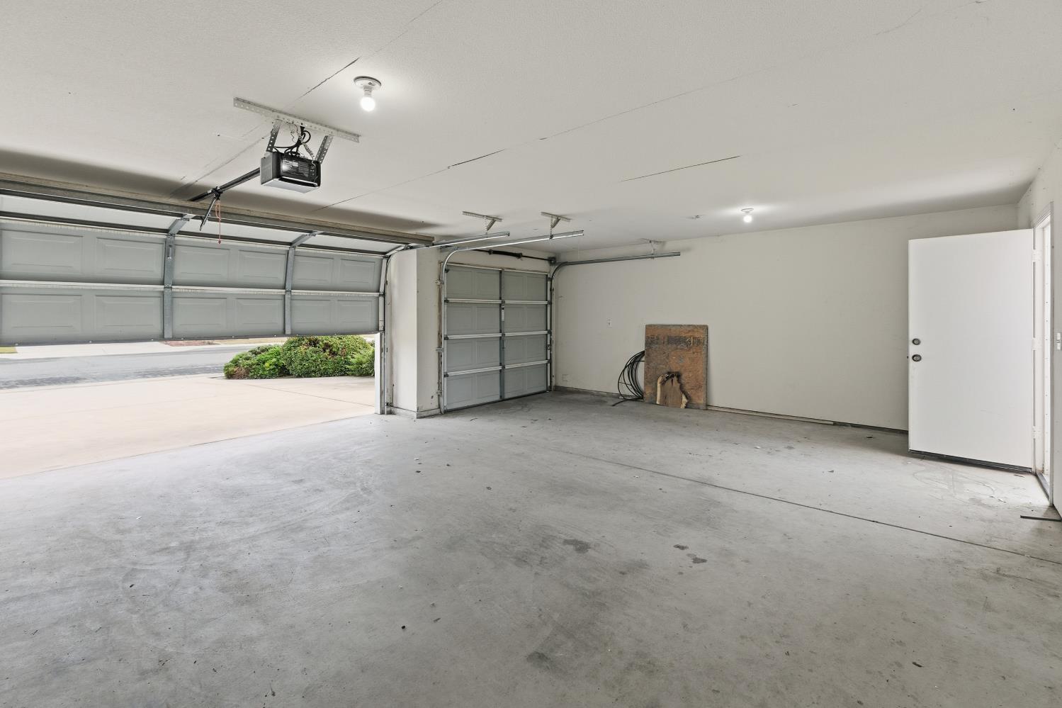 2637 Sandell Ave, Kingsburg, CA 93631