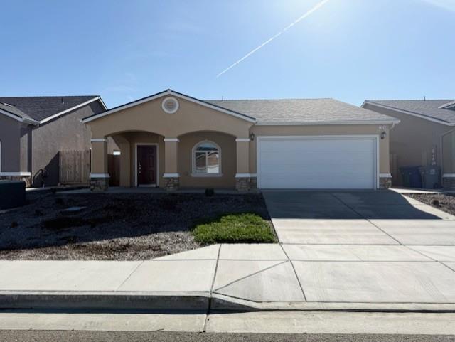 1124 E Orange St, Avenal, CA 93204