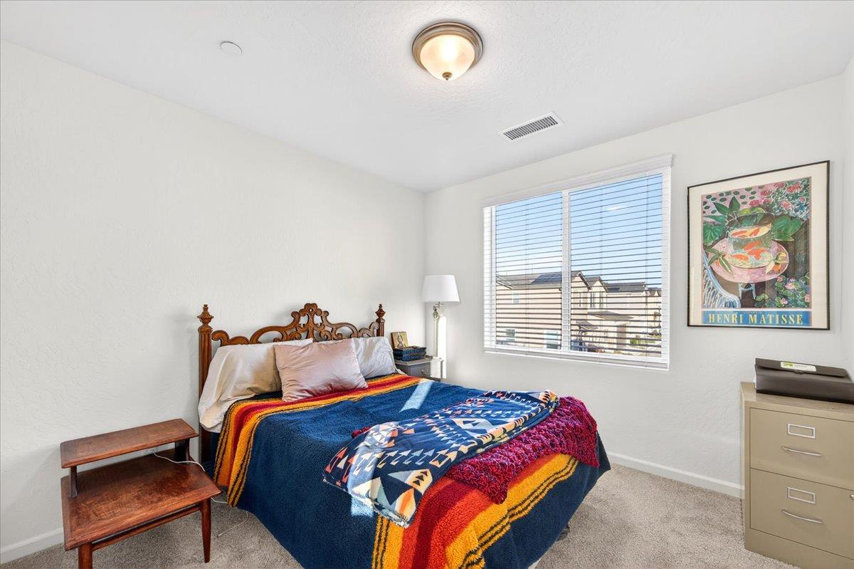 2327 N Hartford Dr, Fresno, CA 93727