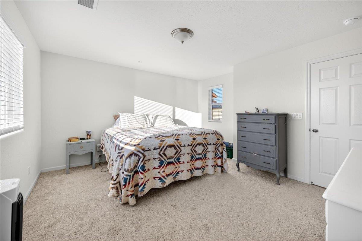 2327 N Hartford Dr, Fresno, CA 93727