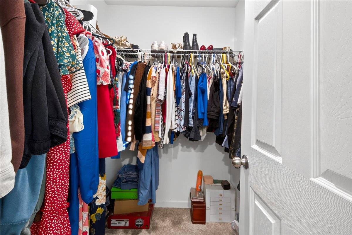 2327 N Hartford Dr, Fresno, CA 93727