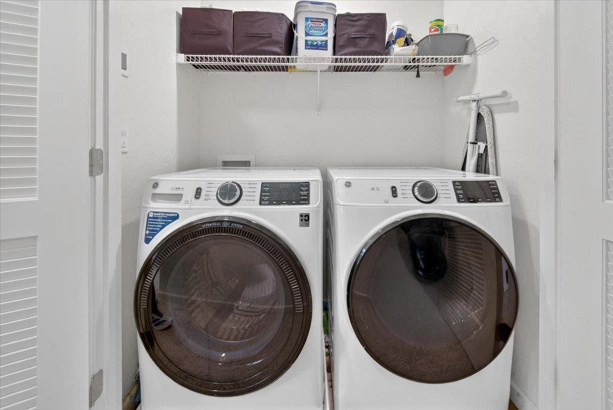 2327 N Hartford Dr, Fresno, CA 93727