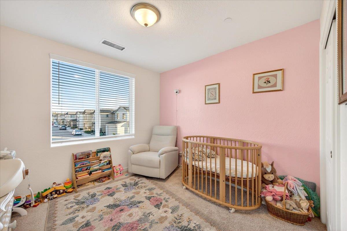 2327 N Hartford Dr, Fresno, CA 93727