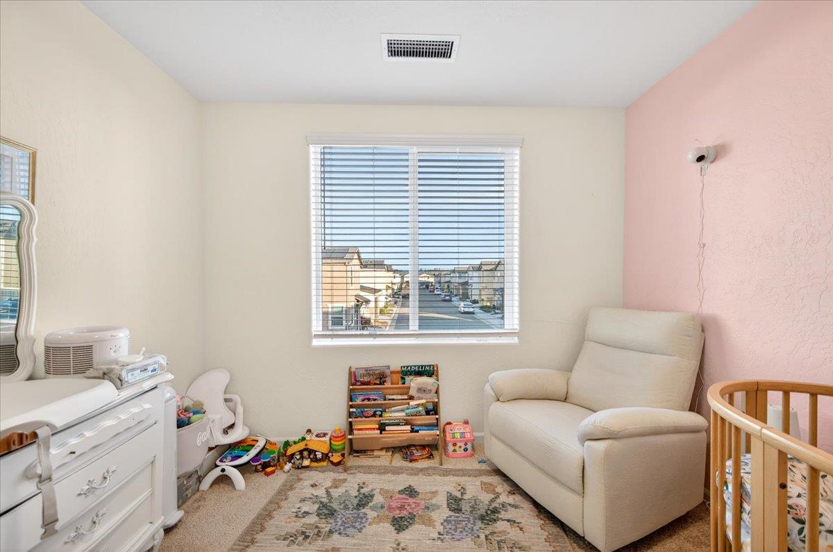 2327 N Hartford Dr, Fresno, CA 93727