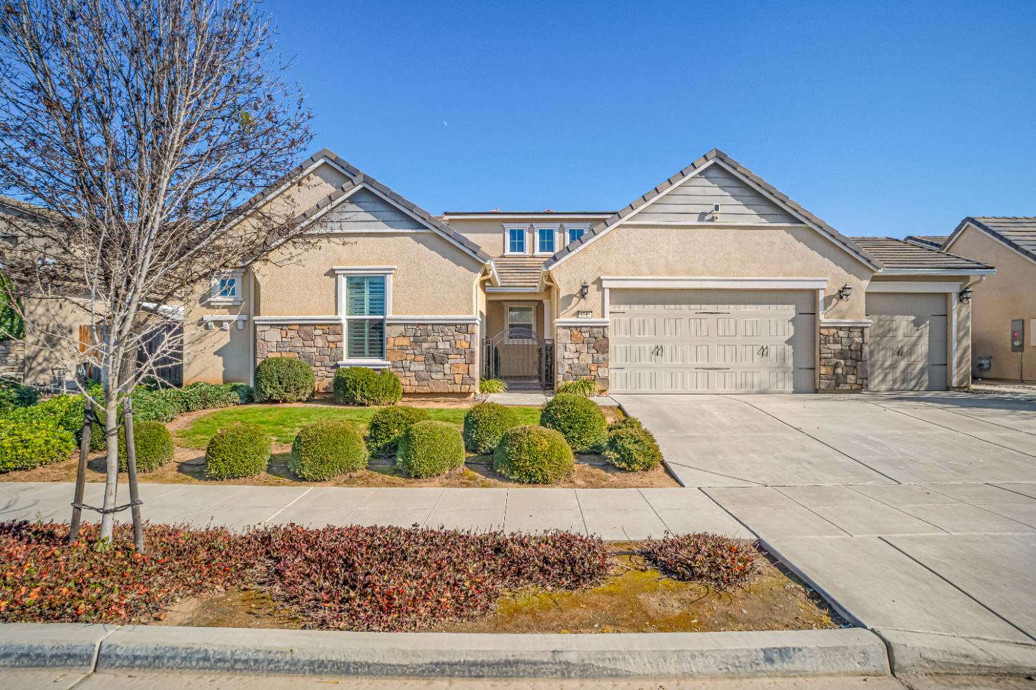 1345 N Kaweah Ave, Clovis, CA 93619