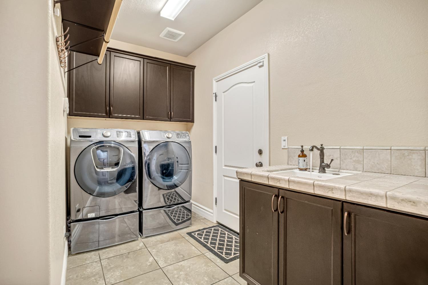 1345 N Kaweah Ave, Clovis, CA 93619