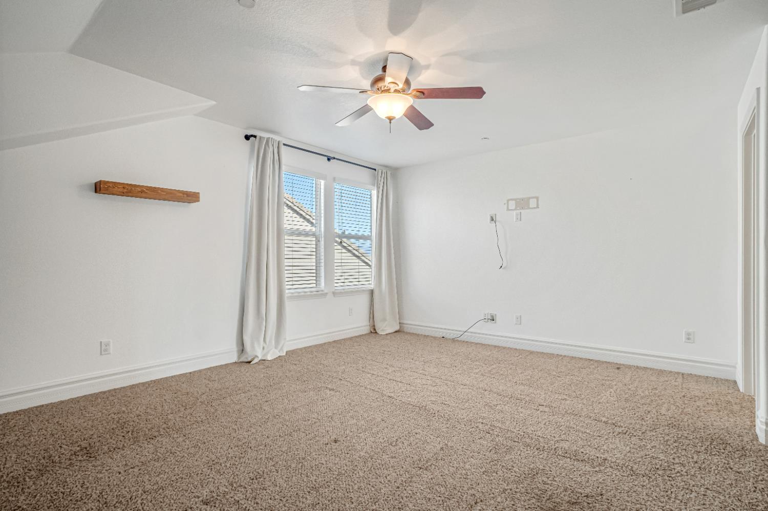 1345 N Kaweah Ave, Clovis, CA 93619