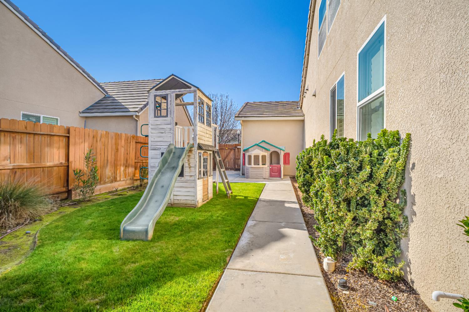 1345 N Kaweah Ave, Clovis, CA 93619