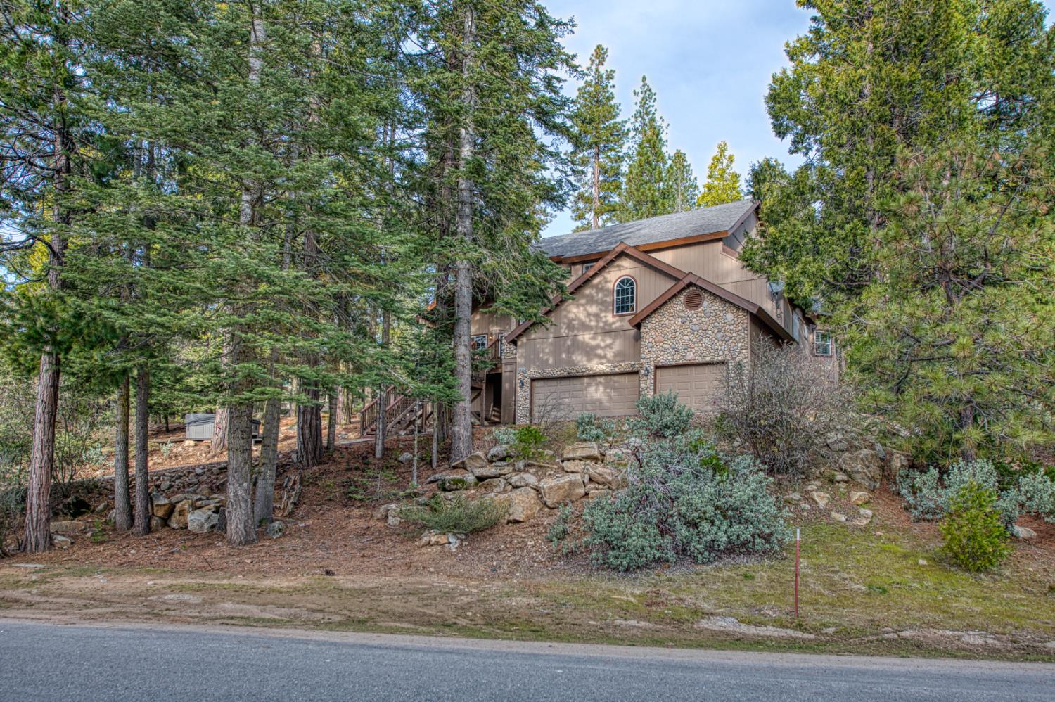 40416 Wild Rose Ln, Shaver Lake, CA 93664