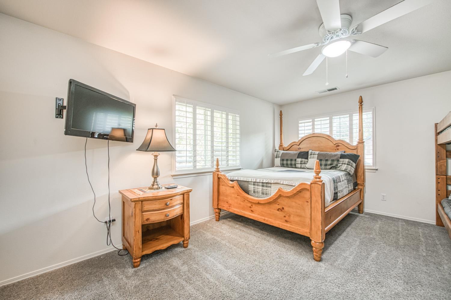 40416 Wild Rose Ln, Shaver Lake, CA 93664