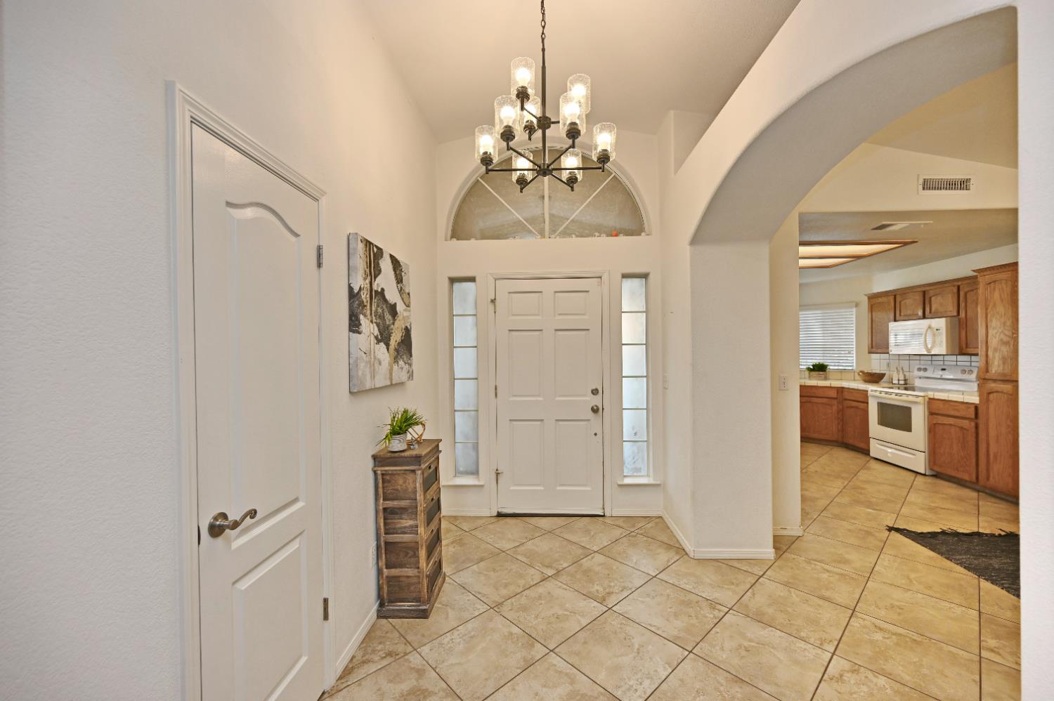 1786 E Everglade Ave, Fresno, CA 93720