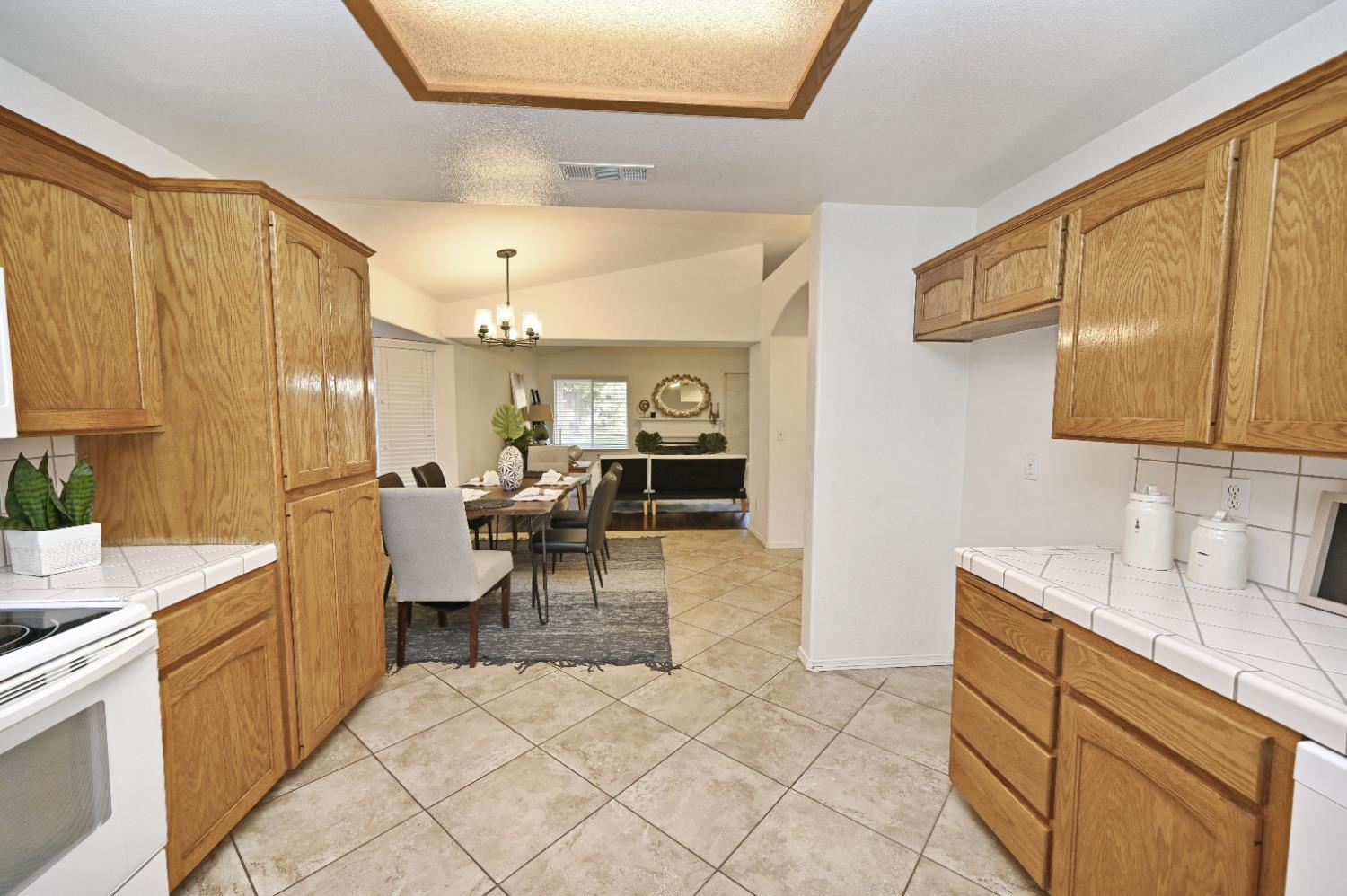 1786 E Everglade Ave, Fresno, CA 93720